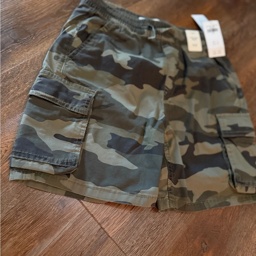 Boys A&F NWT Camouflage Cargo Shorts - Picture 4 of 5